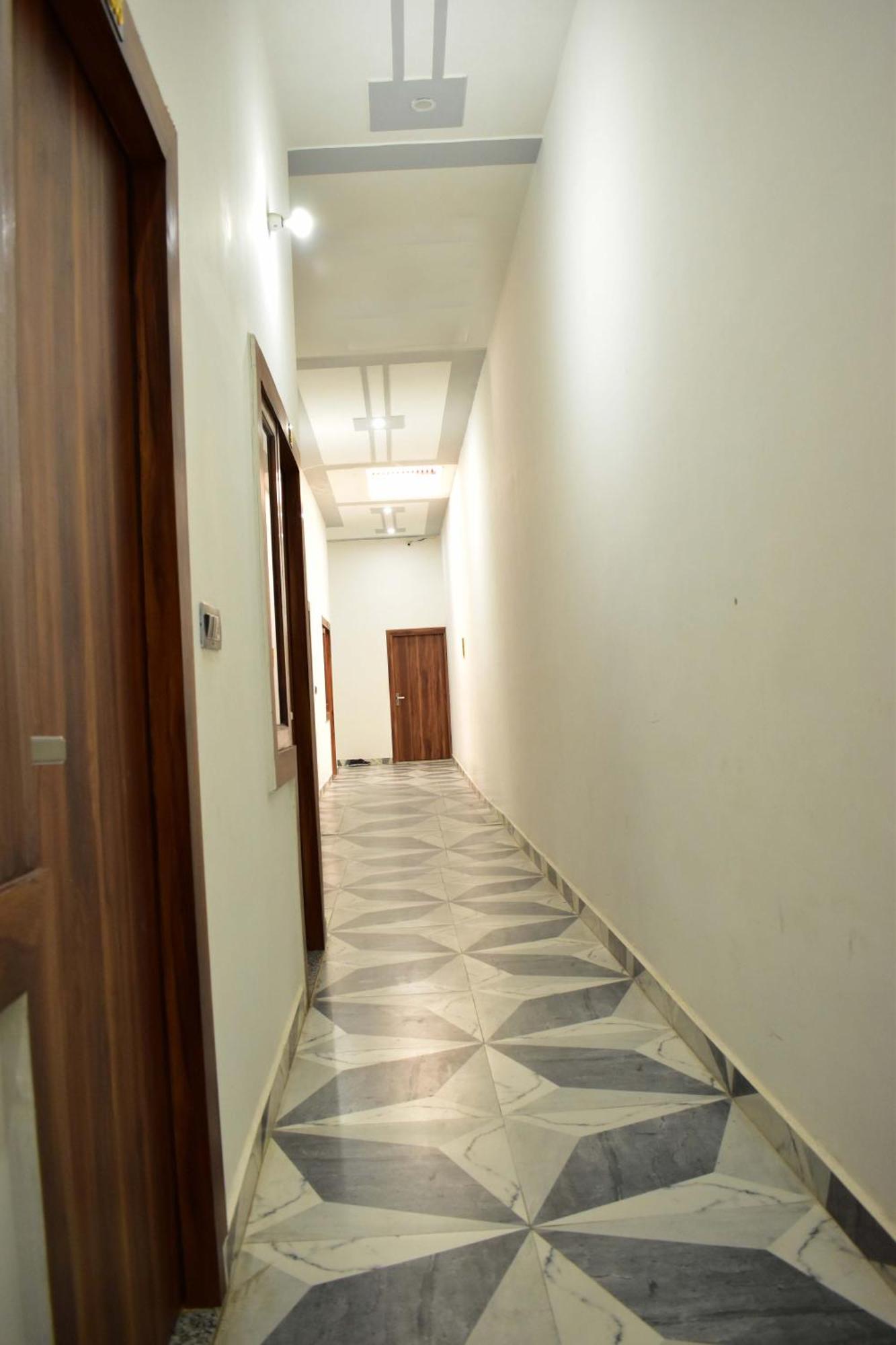Hotel Rudra Residency Near Railway Station Mathura Exterior photo