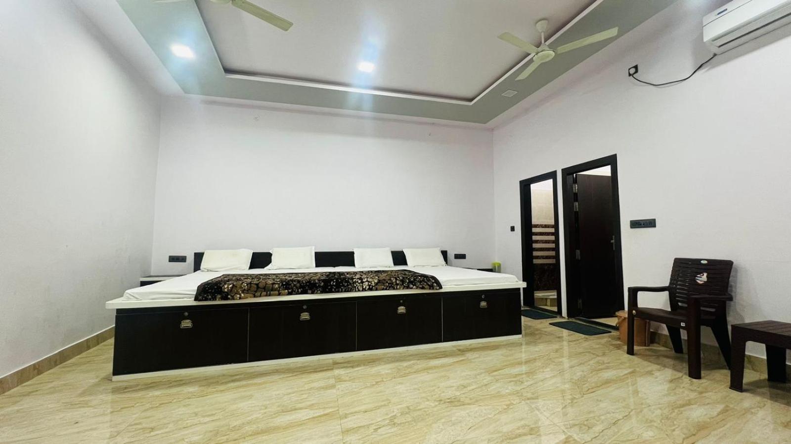 Hotel Rudra Residency Near Railway Station Mathura Exterior photo