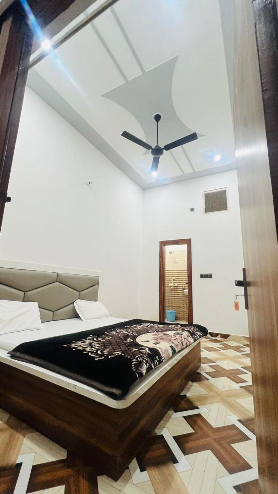 Hotel Rudra Residency Near Railway Station Mathura Exterior photo