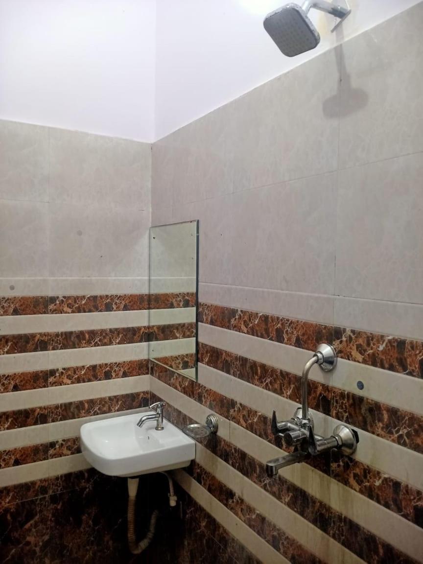 Hotel Rudra Residency Near Railway Station Mathura Exterior photo