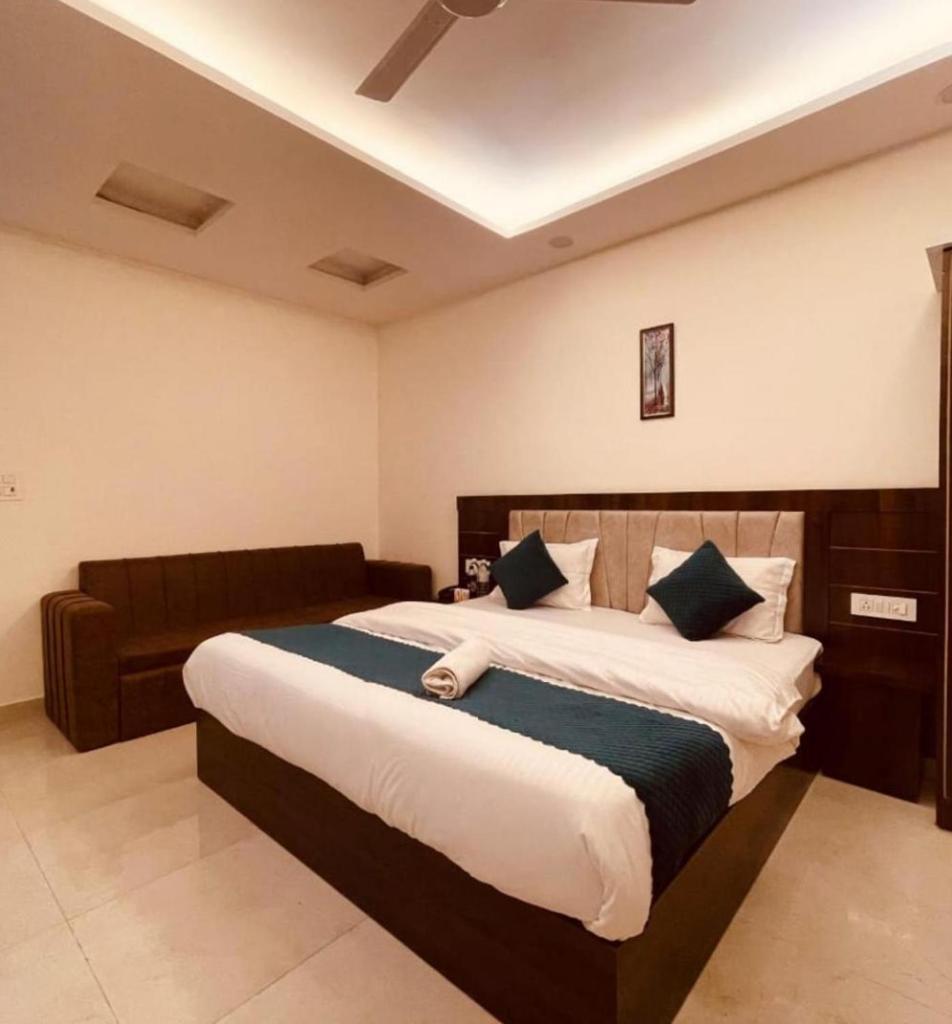 Hotel Rudra Residency Near Railway Station Mathura Exterior photo